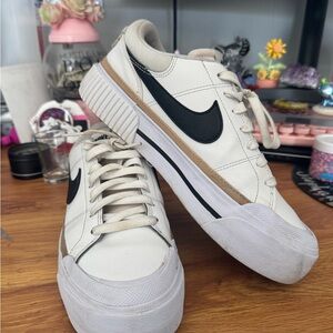 Nike Court Legacy Lift Sneakers
